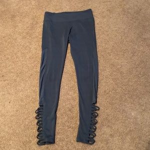 Grey polyester/spandex leggings